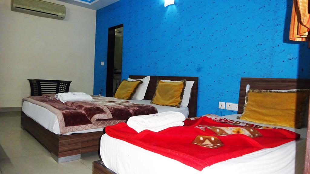 Hotel Durga International 뉴델리 외부 사진